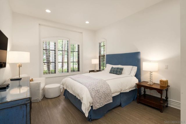 1040 Crest Dr, Encinitas, CA 92024