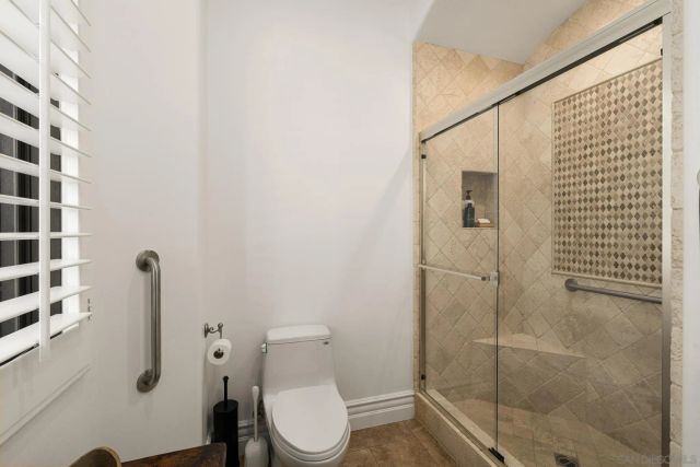 1040 Crest Dr, Encinitas, CA 92024