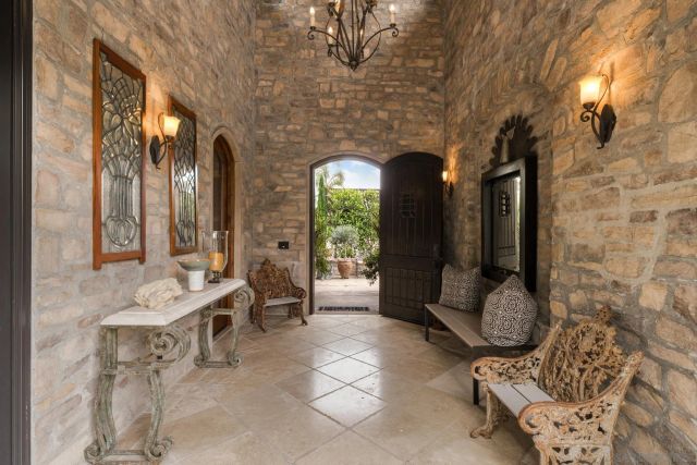 1040 Crest Dr, Encinitas, CA 92024