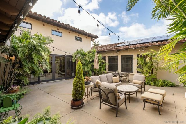 1040 Crest Dr, Encinitas, CA 92024