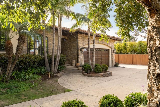 1040 Crest Dr, Encinitas, CA 92024