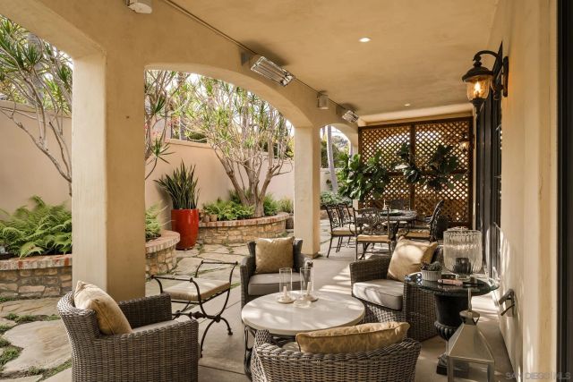 1040 Crest Dr, Encinitas, CA 92024