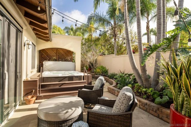 1040 Crest Dr, Encinitas, CA 92024