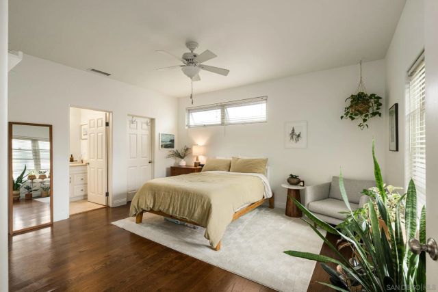1040 Crest Dr, Encinitas, CA 92024