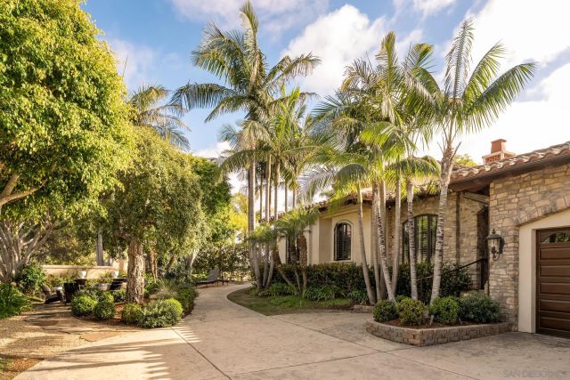 1040 Crest Dr, Encinitas, CA 92024