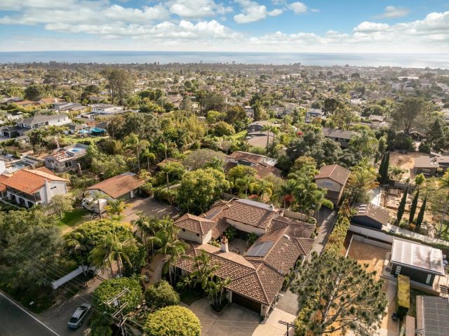 1040 Crest Dr, Encinitas, CA 92024
