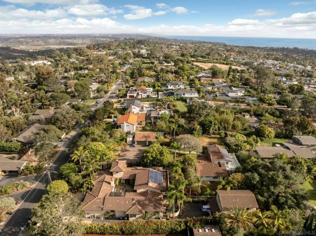 1040 Crest Dr, Encinitas, CA 92024