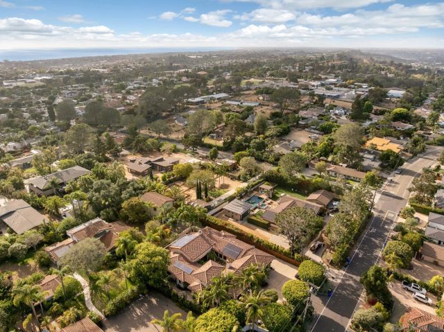 1040 Crest Dr, Encinitas, CA 92024