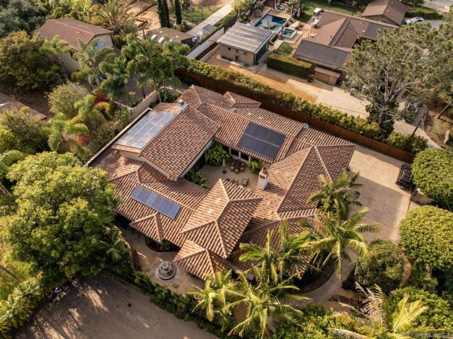 1040 Crest Dr, Encinitas, CA 92024