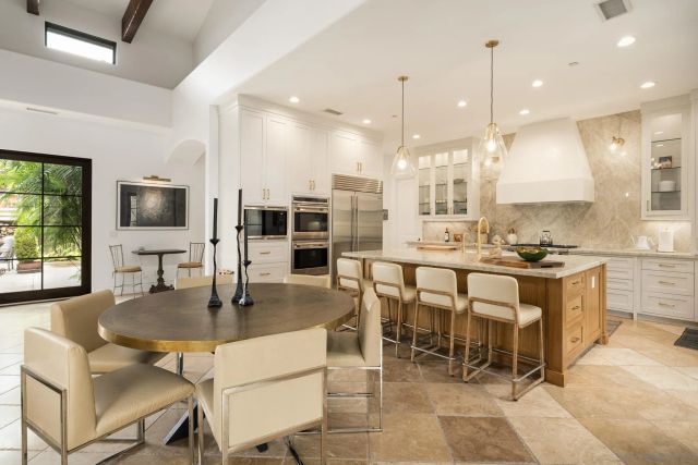 1040 Crest Dr, Encinitas, CA 92024