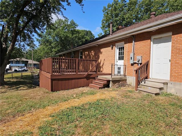 3701 S Greenwich Lane, Independence, MO 64055