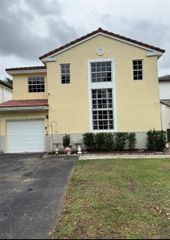 10738 N Saratoga Dr, Cooper City, FL 33026