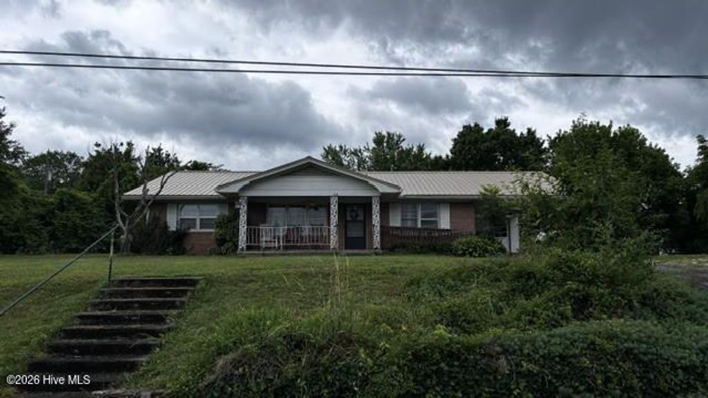 17 Moore Street, Andrews, NC 28901