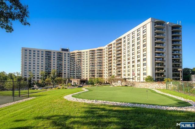 2 Claridge Drive 4MW, Verona, NJ 07044