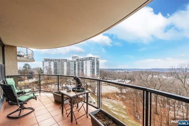 2 Claridge Drive 4MW, Verona, NJ 07044