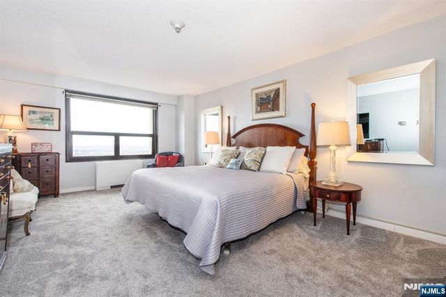 2 Claridge Drive 4MW, Verona, NJ 07044