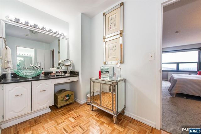 2 Claridge Drive 4MW, Verona, NJ 07044