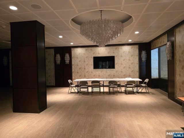 2 Claridge Drive 4MW, Verona, NJ 07044