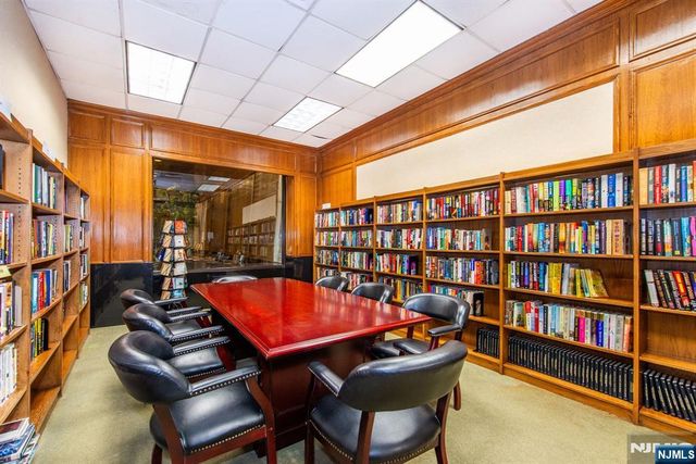 2 Claridge Drive 4MW, Verona, NJ 07044