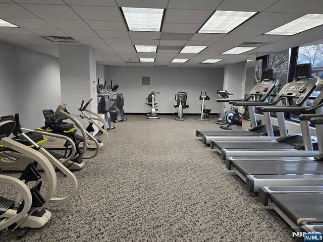 2 Claridge Drive 4MW, Verona, NJ 07044