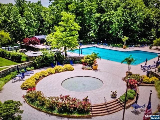 2 Claridge Drive 4MW, Verona, NJ 07044