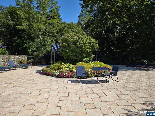 2 Claridge Drive 4MW, Verona, NJ 07044