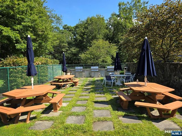 2 Claridge Drive 4MW, Verona, NJ 07044