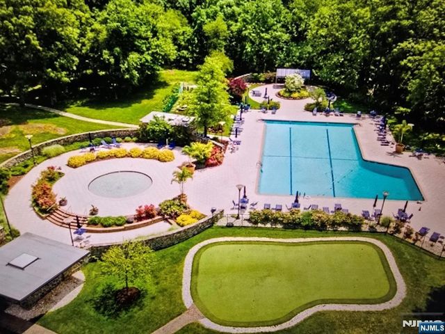 2 Claridge Drive 4MW, Verona, NJ 07044