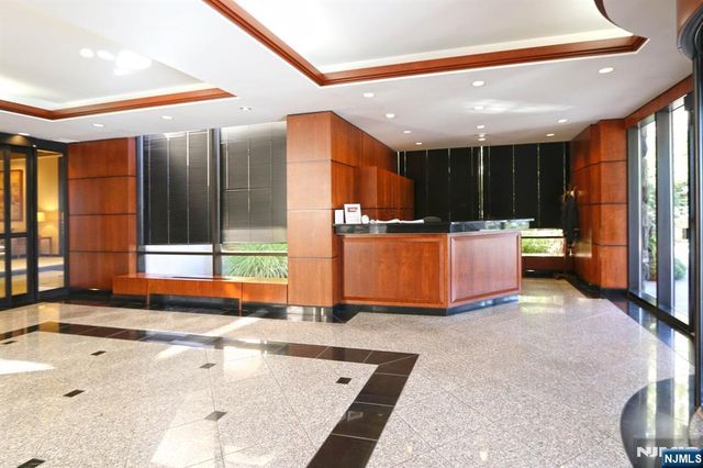 2 Claridge Drive 4MW, Verona, NJ 07044