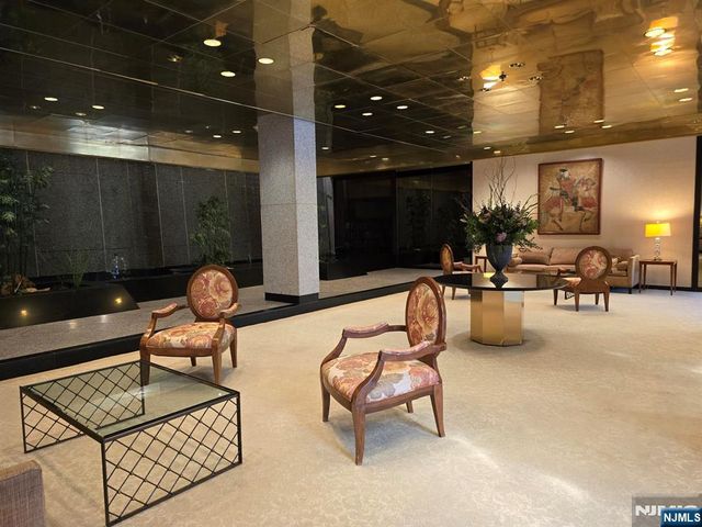 2 Claridge Drive 4MW, Verona, NJ 07044