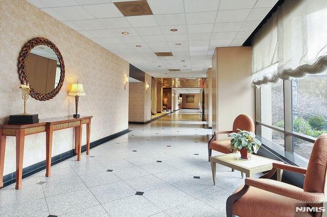 2 Claridge Drive 4MW, Verona, NJ 07044