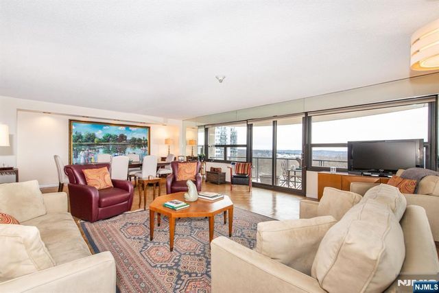 2 Claridge Drive 4MW, Verona, NJ 07044