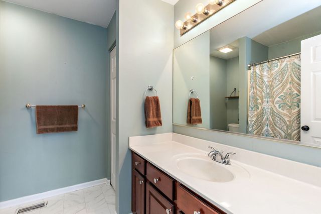 4951 Thistle Lane, Lake In The Hills, IL 60156