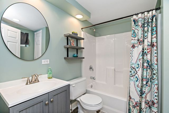 4951 Thistle Lane, Lake In The Hills, IL 60156