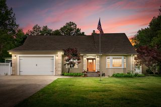 2614 Lake Rd, Woodlawn, TN 37191