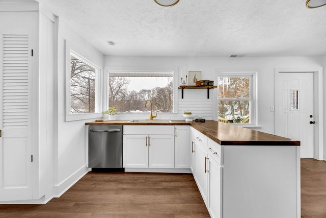 2621 Poe Avenue SW, Wyoming, MI 49509