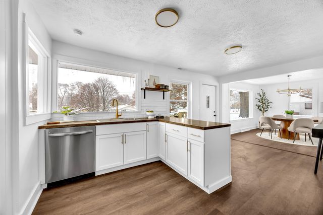 2621 Poe Avenue SW, Wyoming, MI 49509