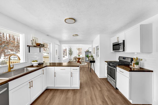 2621 Poe Avenue SW, Wyoming, MI 49509