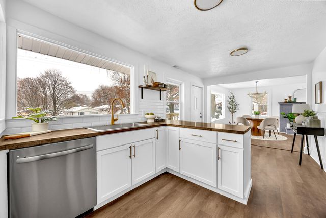 2621 Poe Avenue SW, Wyoming, MI 49509