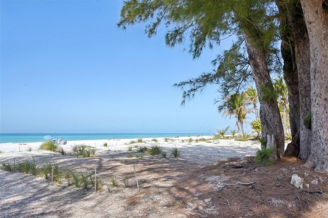 2908 AVENUE C, Holmes Beach, FL 34217