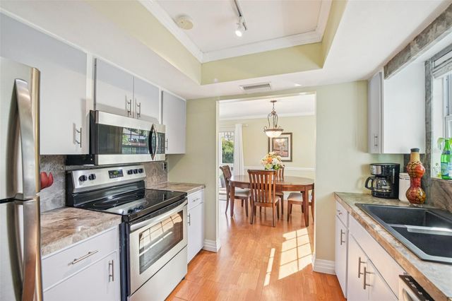 2908 AVENUE C, Holmes Beach, FL 34217