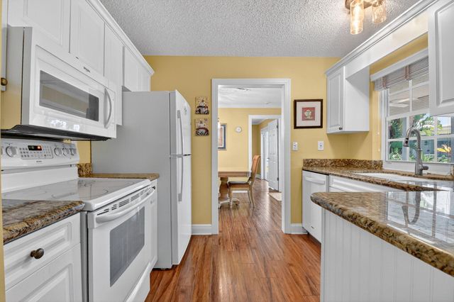 2019 Vastine Drive, Boynton Beach, FL 33426
