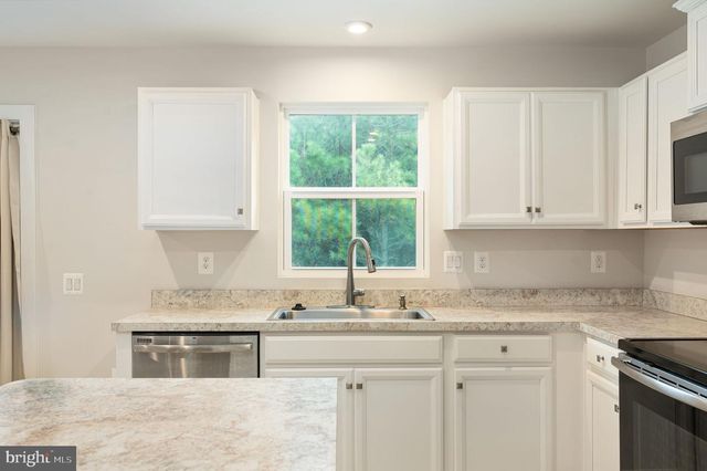 7106 BAGPIPE LN, King George, VA 22485