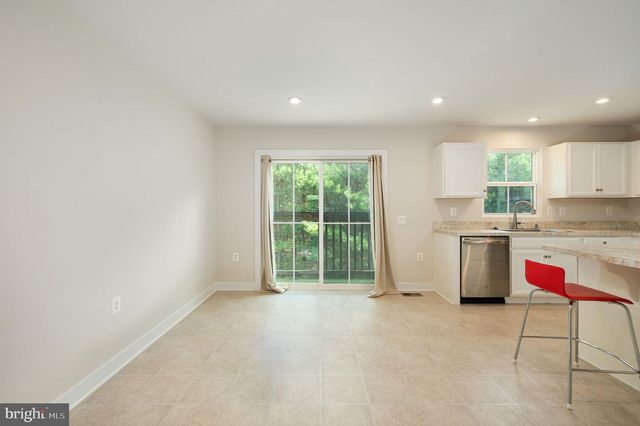 7106 BAGPIPE LN, King George, VA 22485