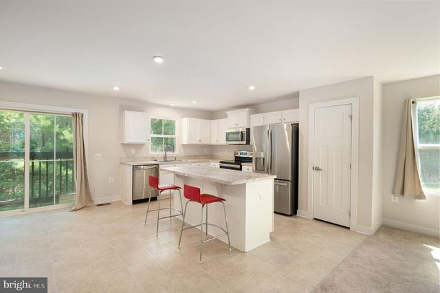 7106 BAGPIPE LN, King George, VA 22485