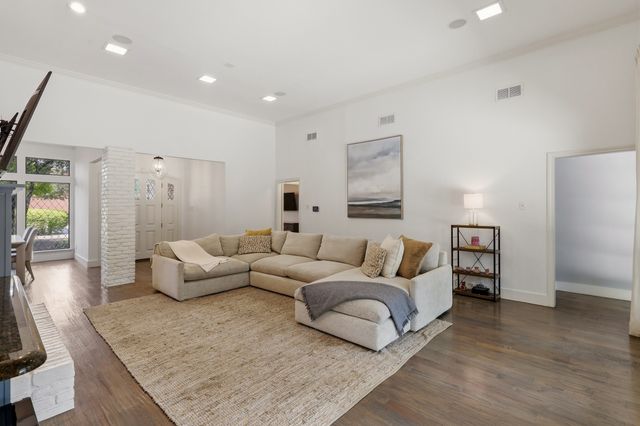 8710 Sanshire Avenue, Dallas, TX 75231