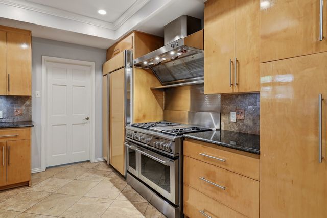 8710 Sanshire Avenue, Dallas, TX 75231