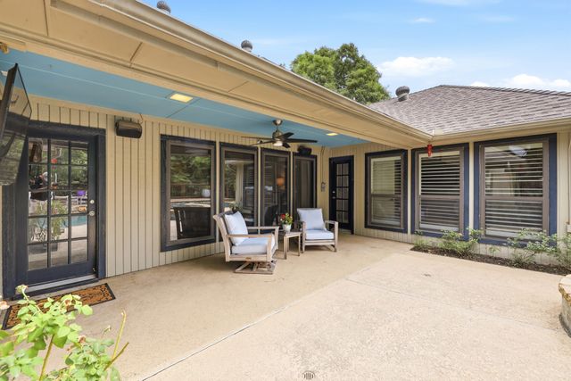 8710 Sanshire Avenue, Dallas, TX 75231