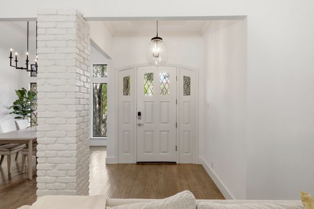 8710 Sanshire Avenue, Dallas, TX 75231