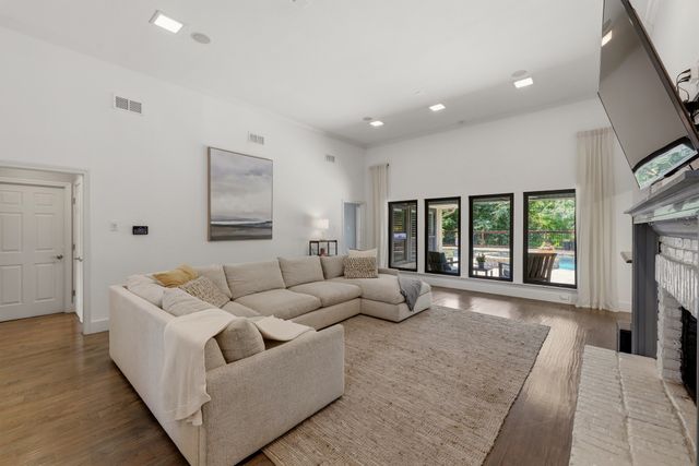 8710 Sanshire Avenue, Dallas, TX 75231